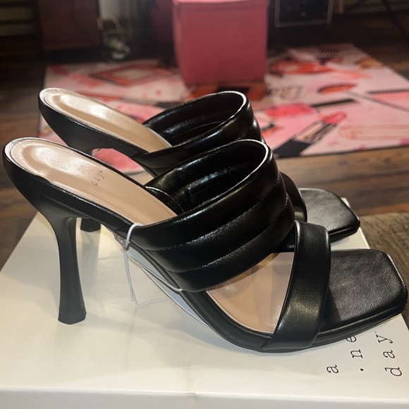 5/$8 Women’s heels - Picture 2 of 2